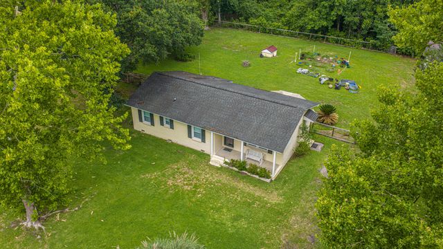 7372 Commodore Road, Yonges Island, SC 29449