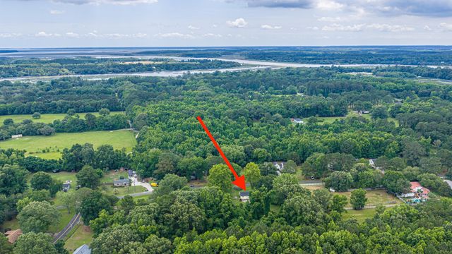 7372 Commodore Road, Yonges Island, SC 29449