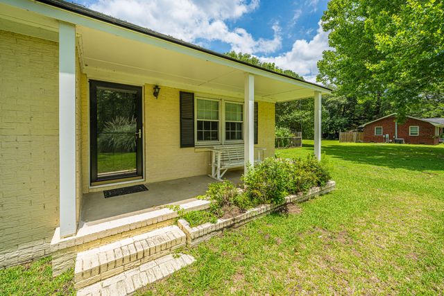 7372 Commodore Road, Yonges Island, SC 29449