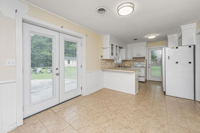 7372 Commodore Road, Yonges Island, SC 29449