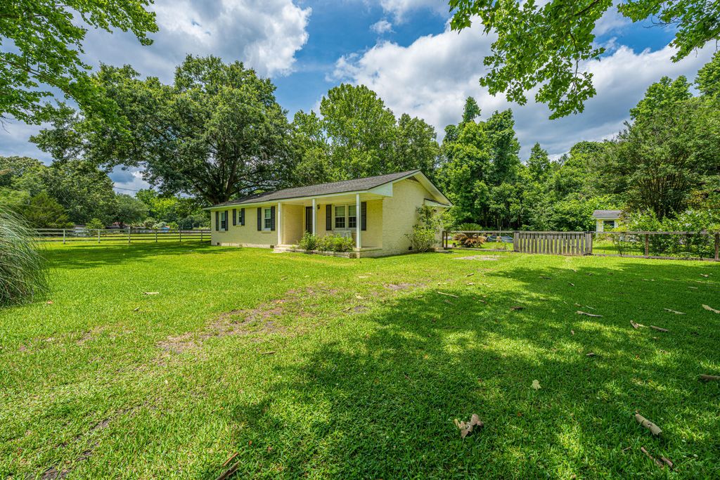 7372 Commodore Road, Yonges Island, SC 29449