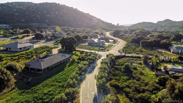 12872 Vineyard Crest Pl, Lakeside, CA 92040