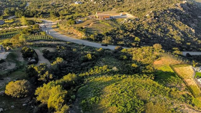12872 Vineyard Crest Pl, Lakeside, CA 92040