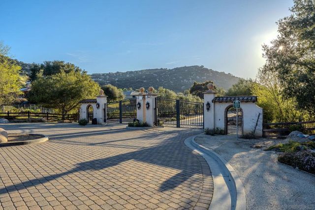 12872 Vineyard Crest Pl, Lakeside, CA 92040