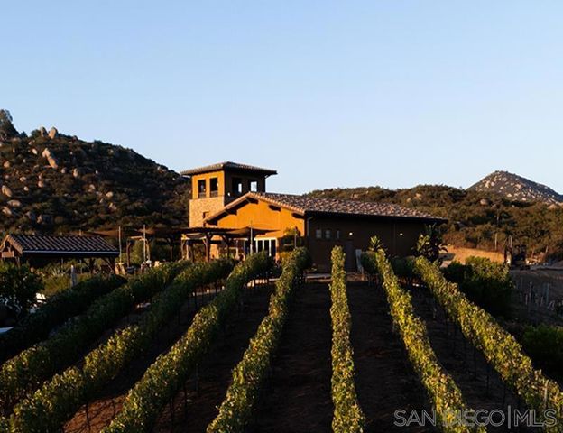 12872 Vineyard Crest Pl, Lakeside, CA 92040
