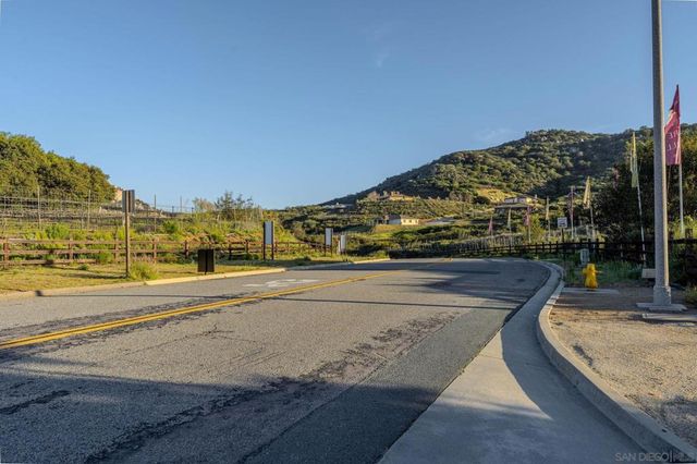 12872 Vineyard Crest Pl, Lakeside, CA 92040