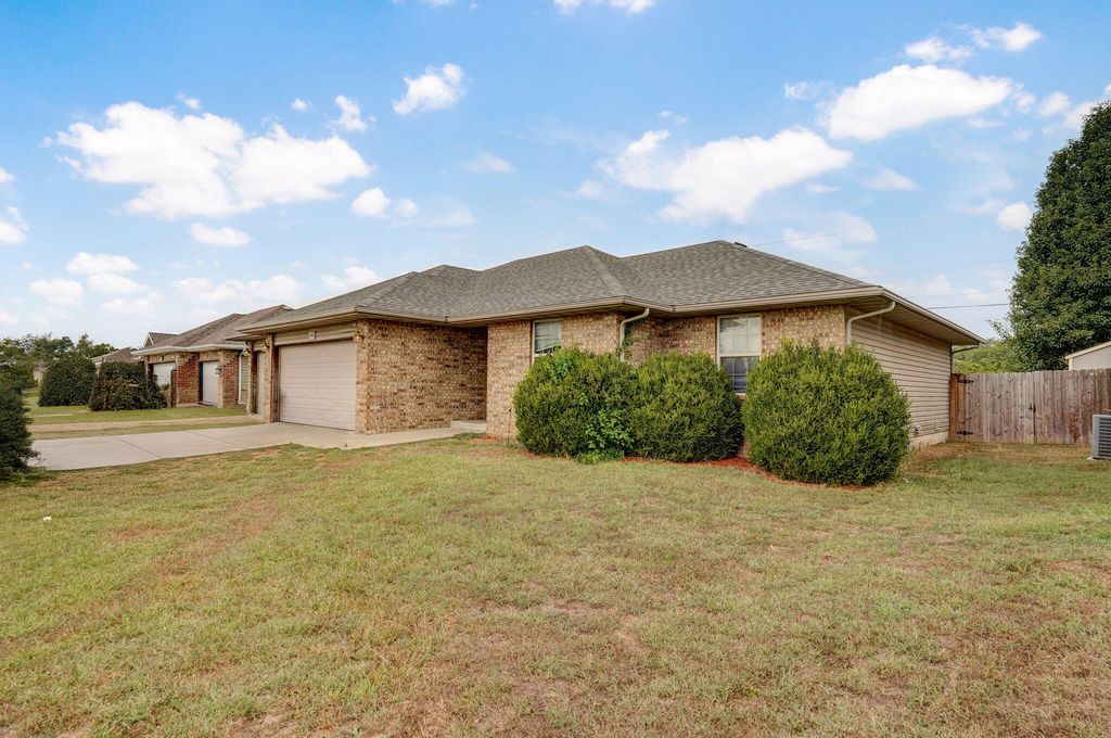 4409 W Nicholas Street, Springfield, MO 65802