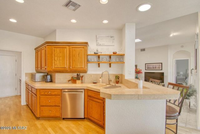 1232 E Camino Diestro, Oro Valley, AZ 85704
