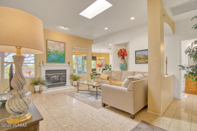 1232 E Camino Diestro, Oro Valley, AZ 85704