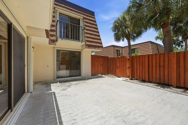 2716 27th Court, Jupiter, FL 33477