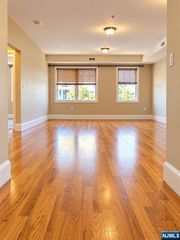 13-23 River Road 204, Fair Lawn, NJ 07410