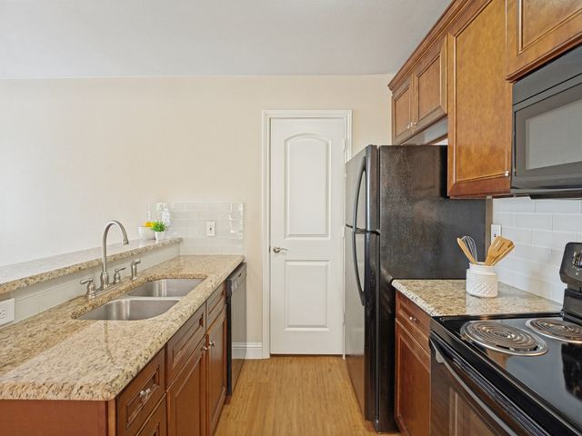 5616 Preston Oaks Road 110, Dallas, TX 75254