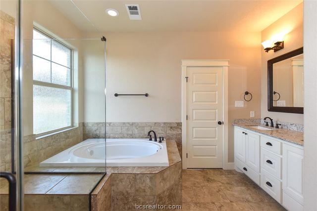 2136 Rockcliffe Loop, College Station, TX 77845