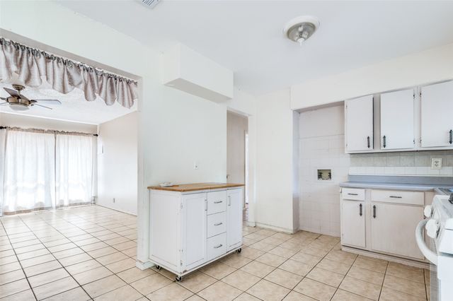 718 Susan Drive, Arlington, TX 76010