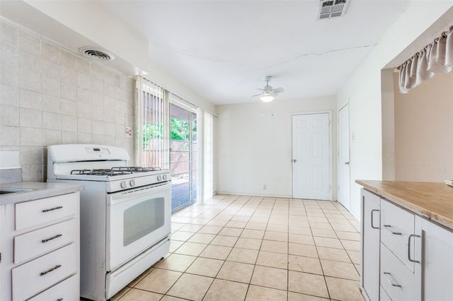 718 Susan Drive, Arlington, TX 76010