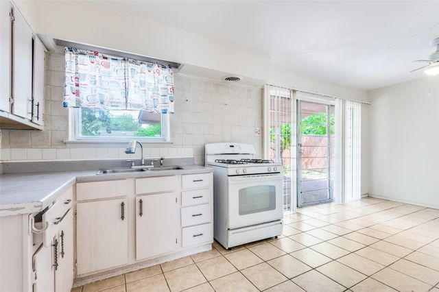 718 Susan Drive, Arlington, TX 76010