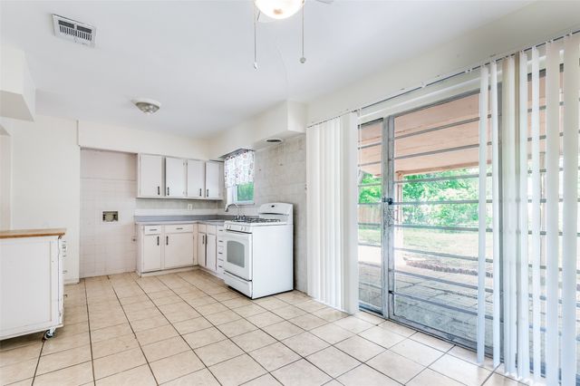 718 Susan Drive, Arlington, TX 76010