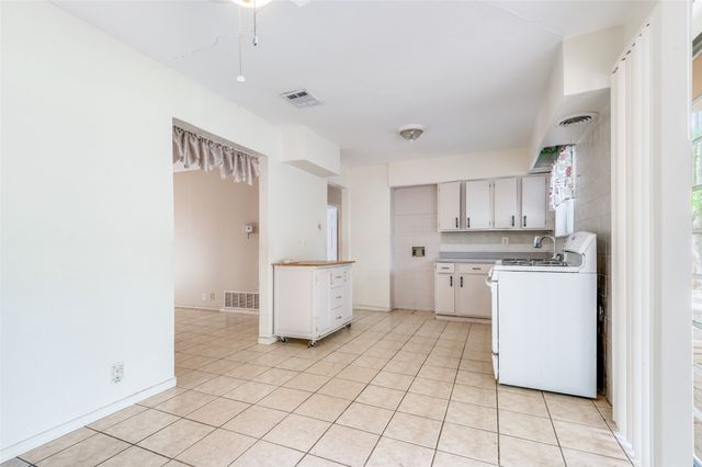 718 Susan Drive, Arlington, TX 76010