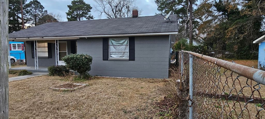 Image 2 of property listing at 850 Hampton Street, Elloree, SC 29047