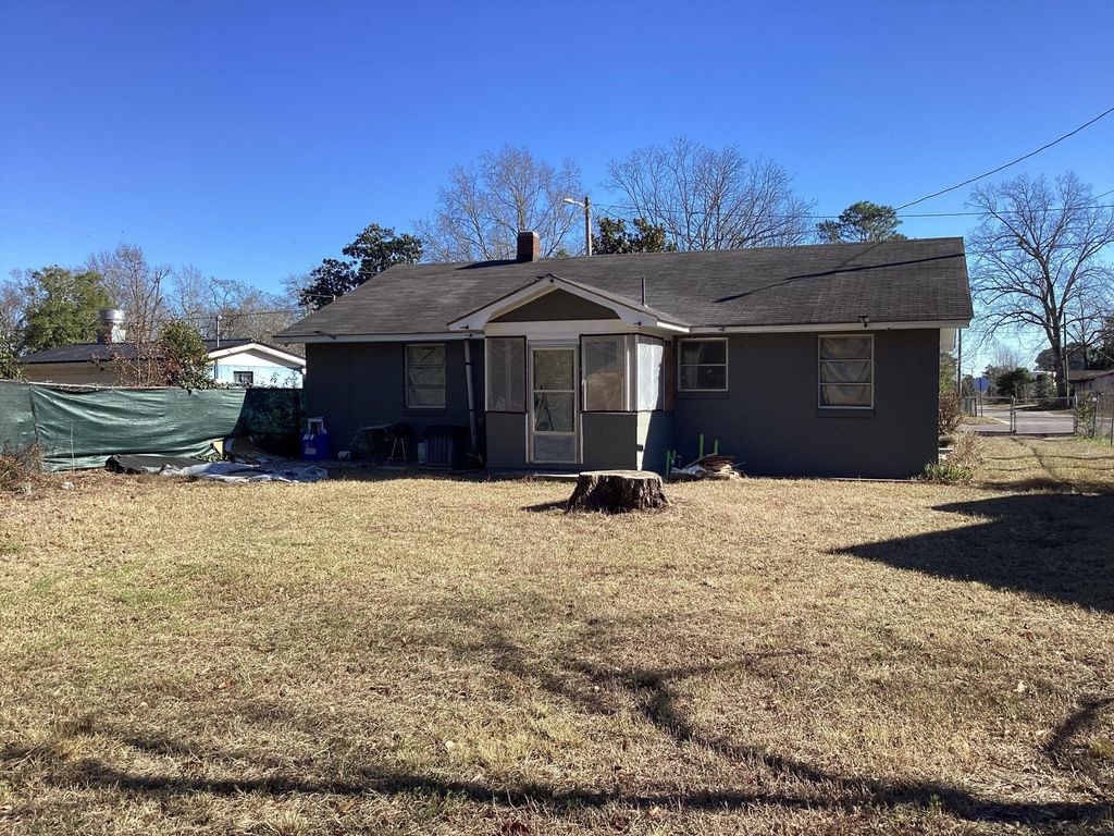 Image 3 of property listing at 850 Hampton Street, Elloree, SC 29047