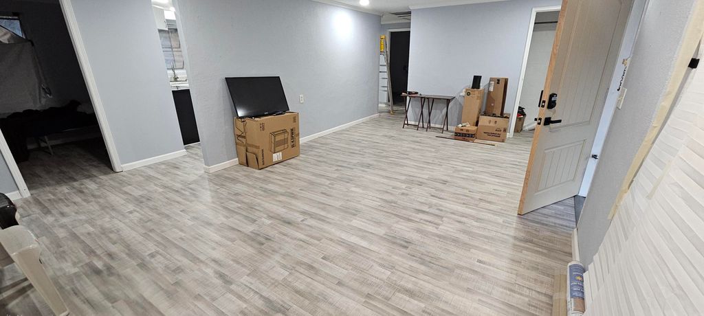 Image 6 of property listing at 850 Hampton Street, Elloree, SC 29047