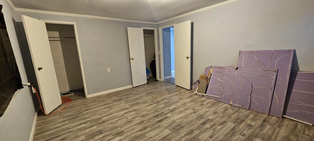 Image 8 of property listing at 850 Hampton Street, Elloree, SC 29047