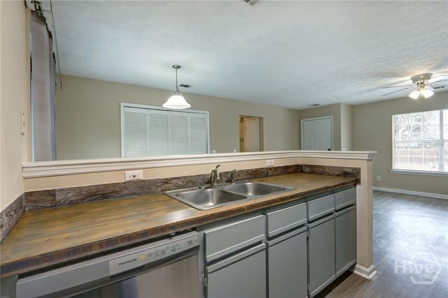 133 Crossover Lane, Savannah, GA 31410