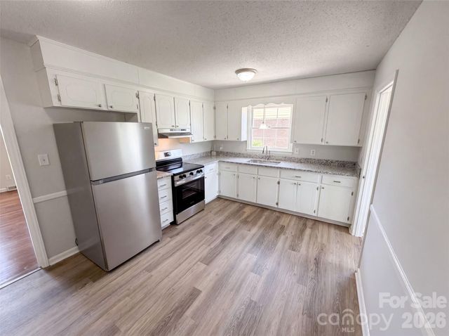 2039 Artwood Lane, Charlotte, NC 28217