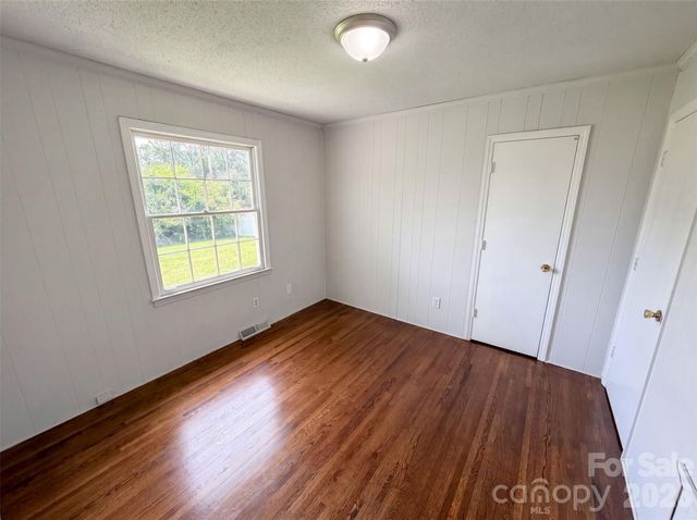 2039 Artwood Lane, Charlotte, NC 28217