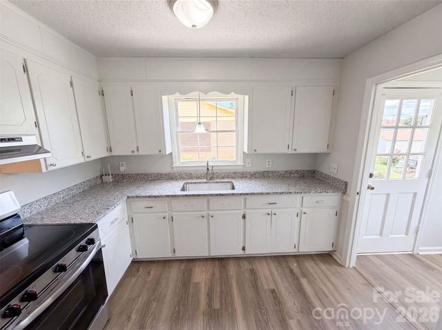 2039 Artwood Lane, Charlotte, NC 28217