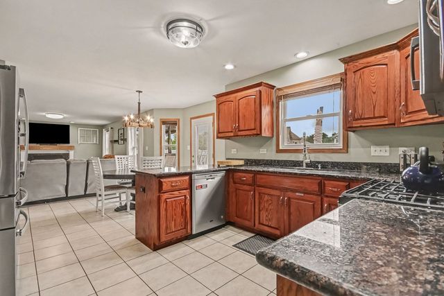 487 Locust Lane, Peotone, IL 60468