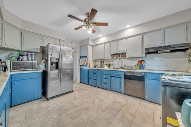 35 Arline Lane, East Islip, NY 11730