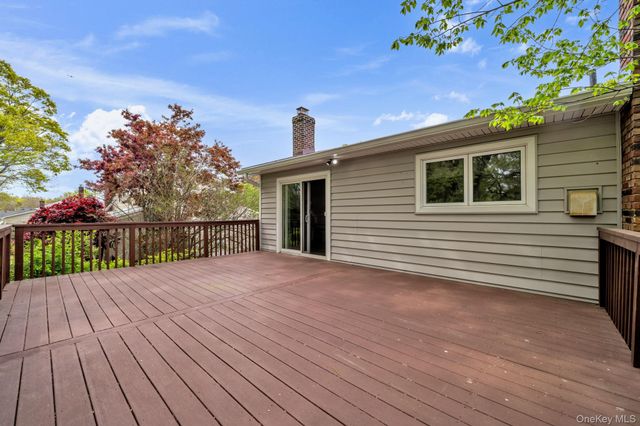 35 Arline Lane, East Islip, NY 11730