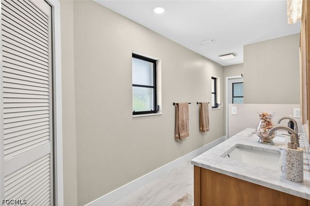 1145 SW 21st TER, Cape Coral, FL 33991