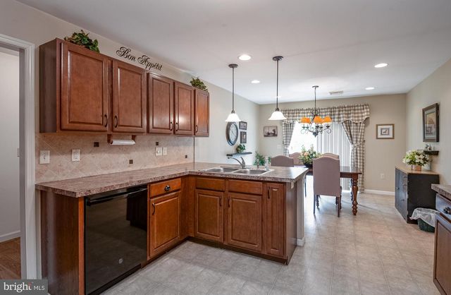 32 LOGANBERRY CT, Womelsdorf, PA 19567