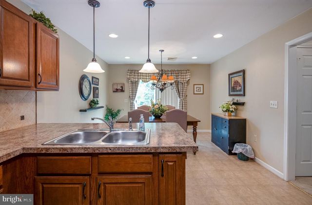 32 LOGANBERRY CT, Womelsdorf, PA 19567