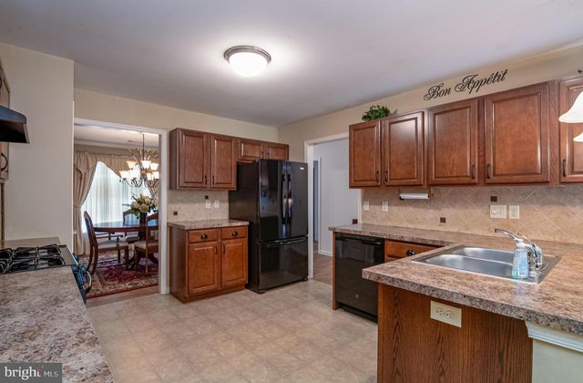32 LOGANBERRY CT, Womelsdorf, PA 19567