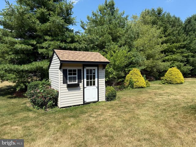 32 LOGANBERRY CT, Womelsdorf, PA 19567
