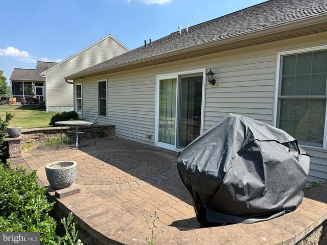 32 LOGANBERRY CT, Womelsdorf, PA 19567