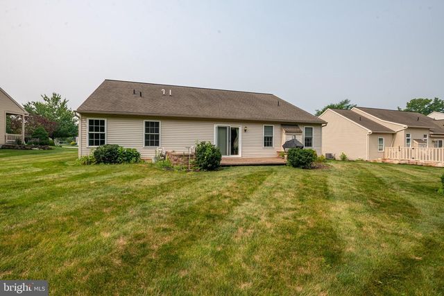 32 LOGANBERRY CT, Womelsdorf, PA 19567