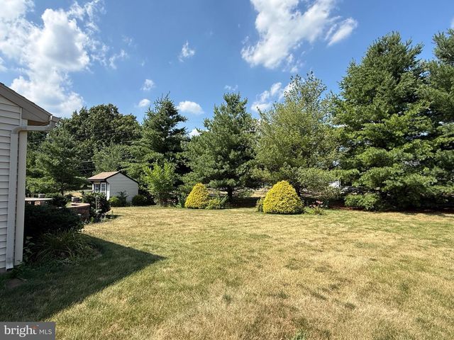 32 LOGANBERRY CT, Womelsdorf, PA 19567