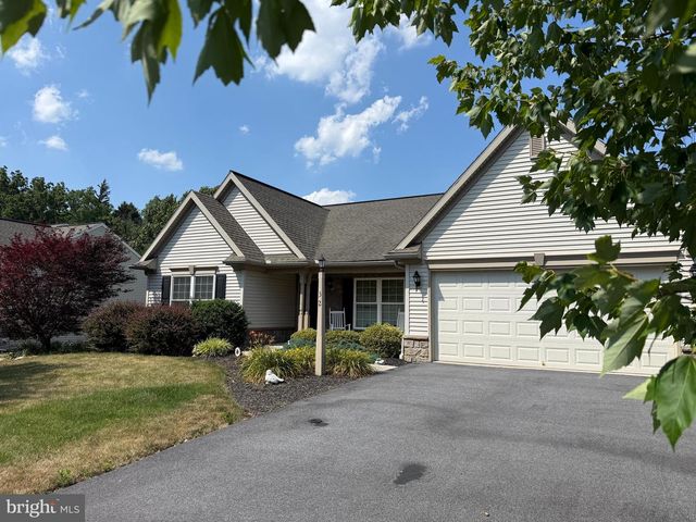 32 LOGANBERRY CT, Womelsdorf, PA 19567