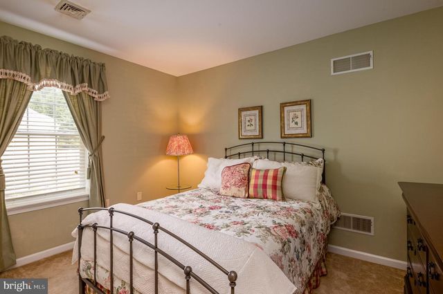 32 LOGANBERRY CT, Womelsdorf, PA 19567