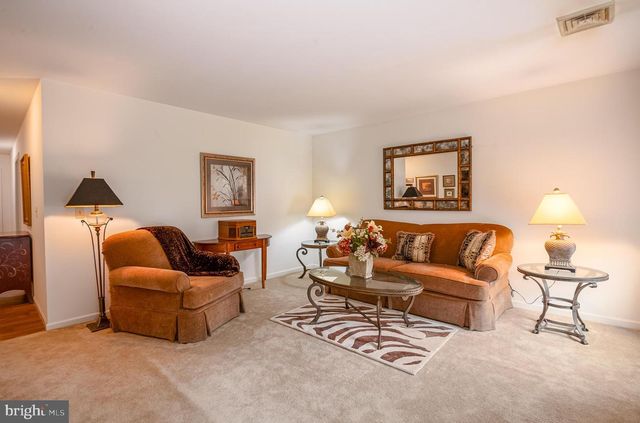 32 LOGANBERRY CT, Womelsdorf, PA 19567