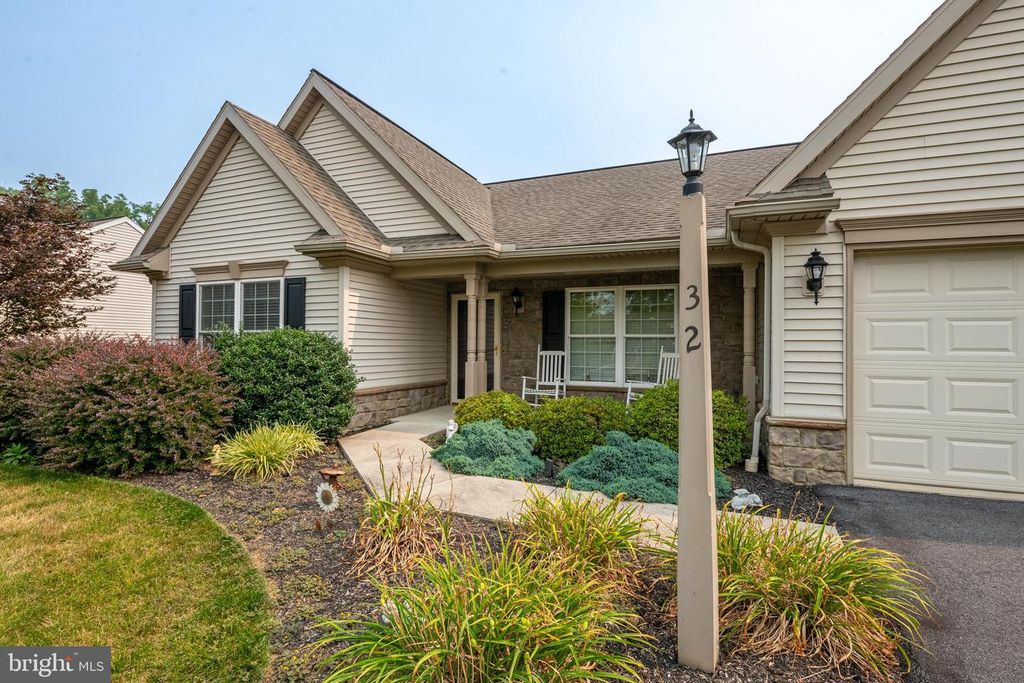 32 LOGANBERRY CT, Womelsdorf, PA 19567