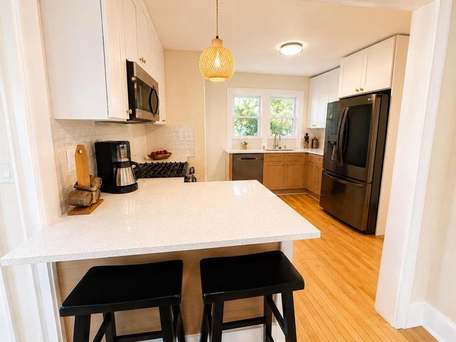 4937 N Hollywood AVENUE, Whitefish Bay, WI 53217
