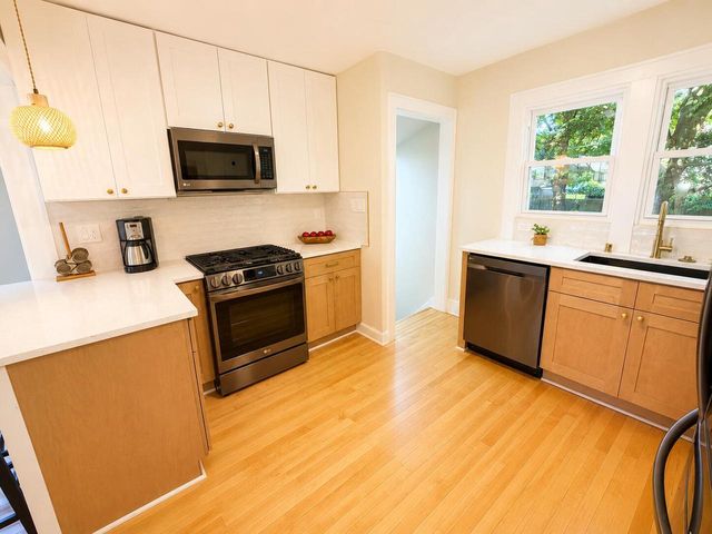 4937 N Hollywood AVENUE, Whitefish Bay, WI 53217