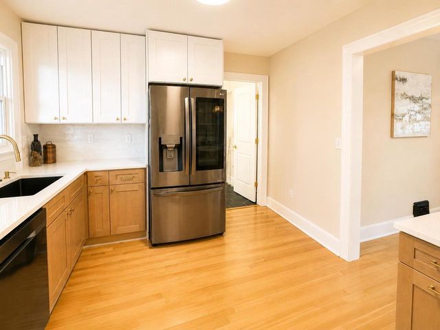4937 N Hollywood AVENUE, Whitefish Bay, WI 53217