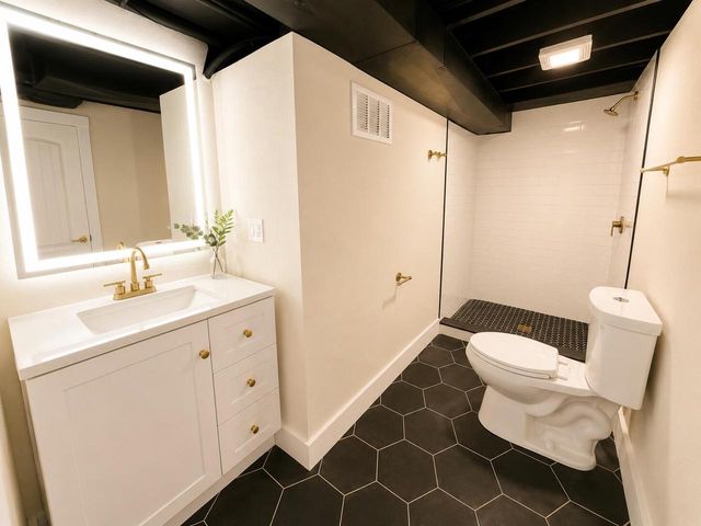4937 N Hollywood AVENUE, Whitefish Bay, WI 53217