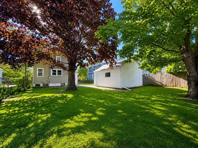 4937 N Hollywood AVENUE, Whitefish Bay, WI 53217